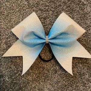 Cheer bow